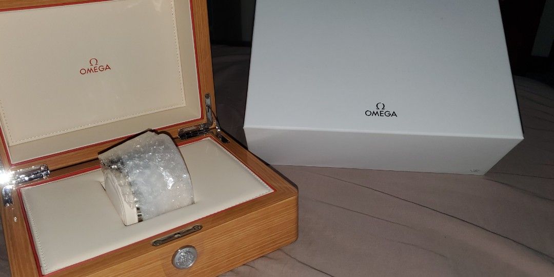 Omega Speedmaster Racing (Category: Luxury Watches) located in Marikina City. Submitted by brightlion.8fc40a (Listing ID 1220857433, Image 3). Description: Omega Speedmaster Racing 40mm ref. 326.30.40.50.06.001 Grey Dial Authentic and legit purchased in Japan. with grey dial and yellow clock hands, automatic with stainless and crystal sapphire glass and scatch proof with 300 water resistant... Note: already checked the autencity.in the Omega shop