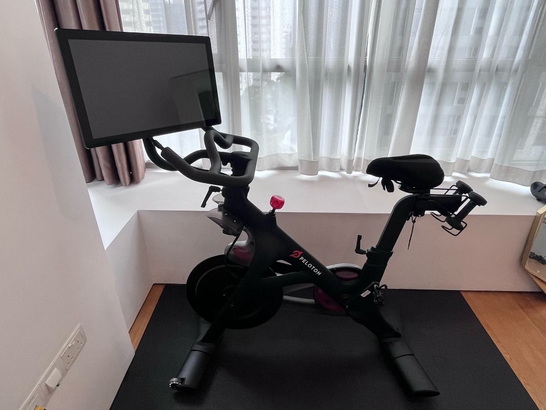 Peloton online original bike
