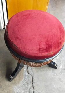 Piano chair 
Adjustable height