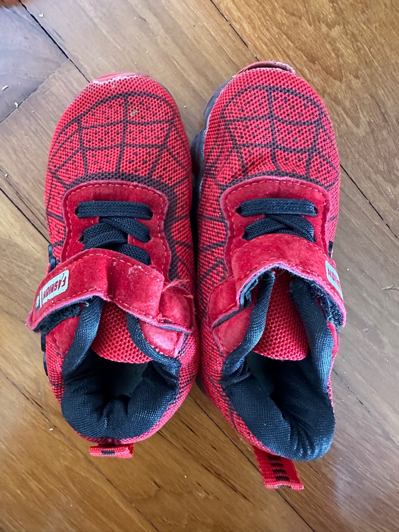 Red spiderman top shoes