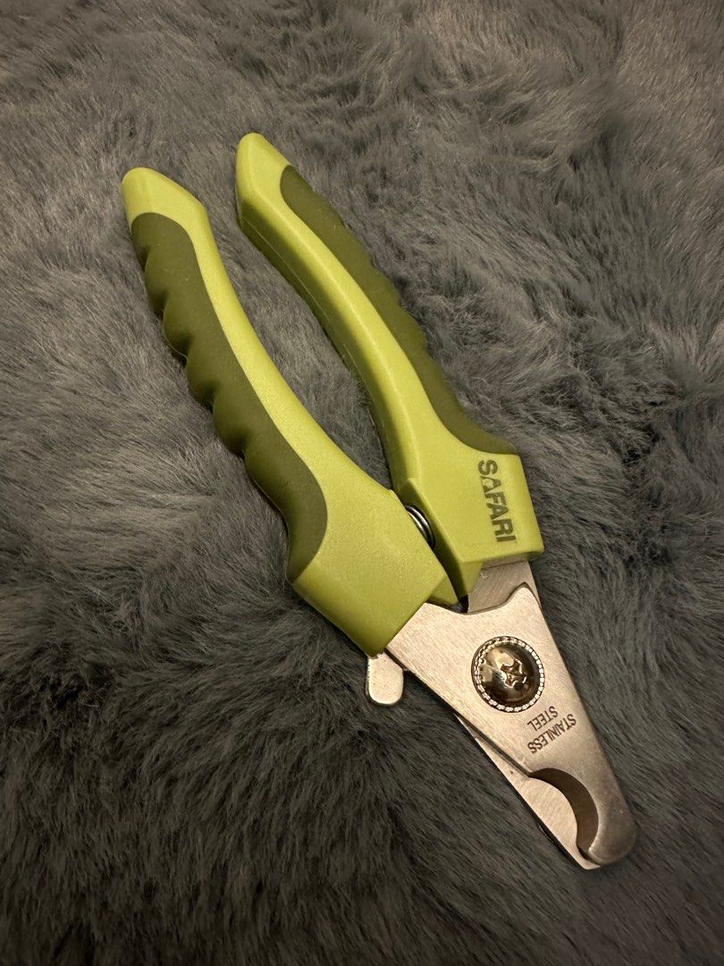 Safari Nail Clipper (Large), Pet Supplies, Health & Grooming on Carousell