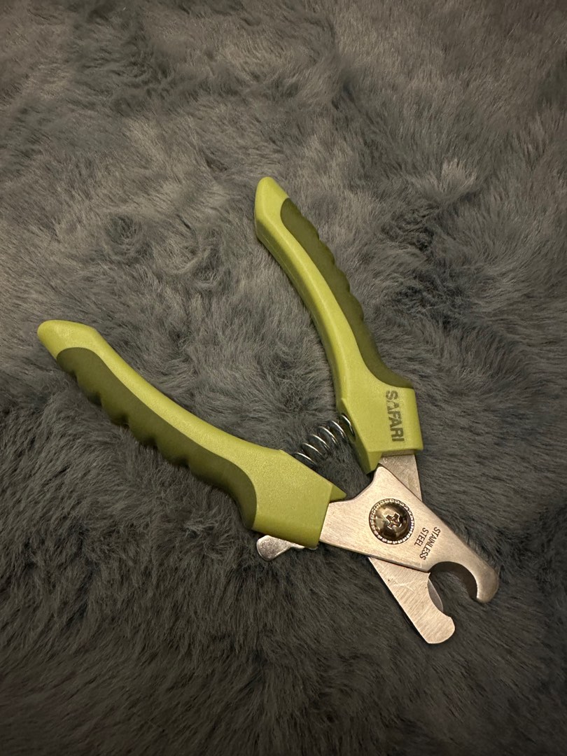 Safari Nail Clipper (Large), Pet Supplies, Health & Grooming on Carousell