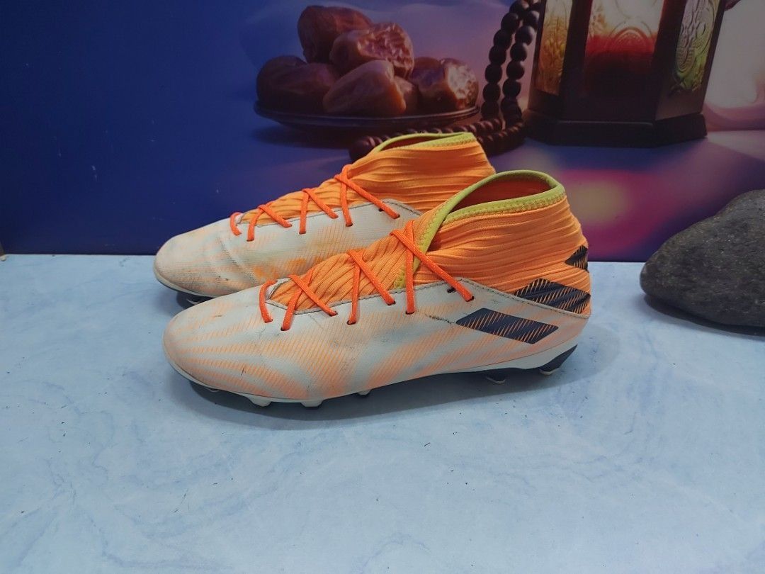 Sepatu Bola Adidas FW7343 Nemeziz 3 MG Orange/White Size 43,5 (27,5), Olah  Raga, Perlengkapan Olahraga Lainnya di Carousell