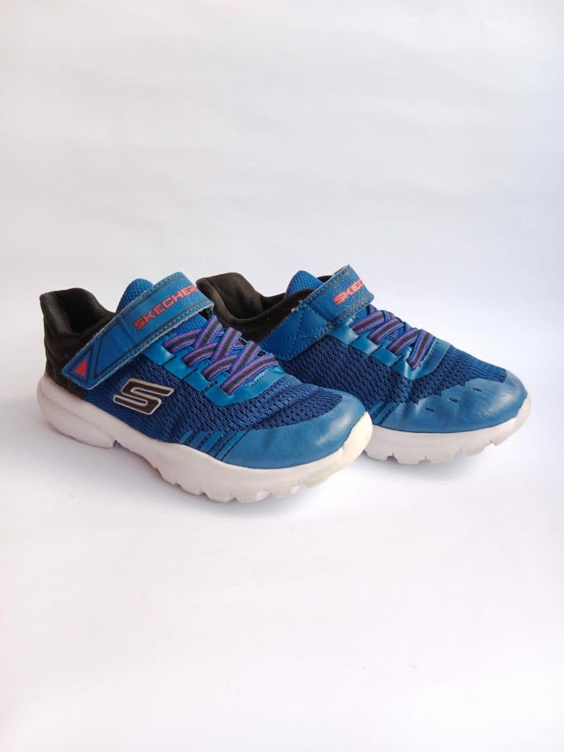 SKECHERS AIRCOOLED MEMORY FOAM, Fesyen Pria, Sepatu , Sneakers di
