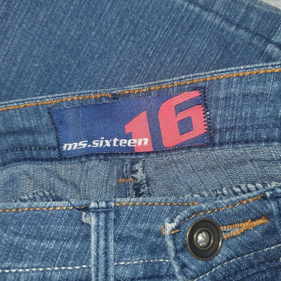 Skinny dark wash jeans (Category: Jeans) located in Quezon City. Submitted by charott (Listing ID 1220792968, Image 2). Description: last price posted shipping: 👉j&t 👉 gogo express 👉grab/lalamove (within metro manila only 👉shoppee checkout (plus 15 pesos) Payment first basis.