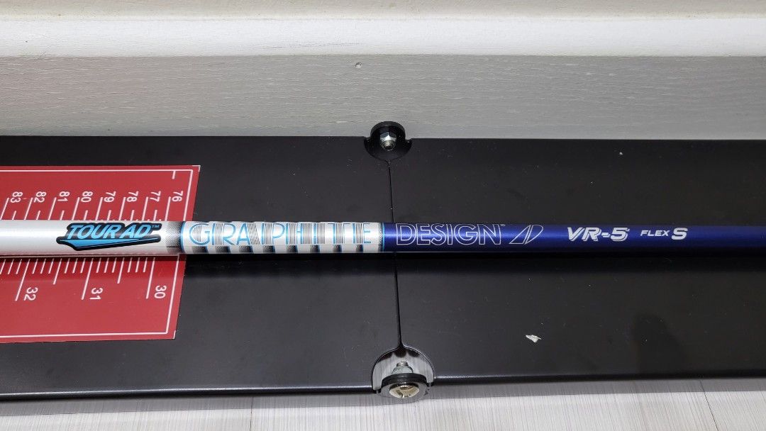 Manche De Driver Graphite Design Tour AD CQ-5 Stiff – 45.25″ – Manchon Taylormade – Fabriqué Japon