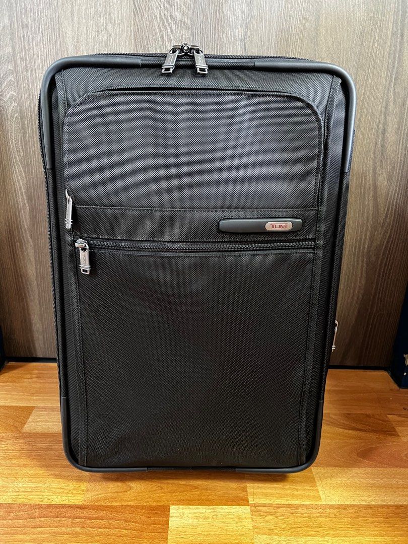 Tumi Alpha 2 Wheeled Cabin Size luggage 223020D4, Hobbies & Toys