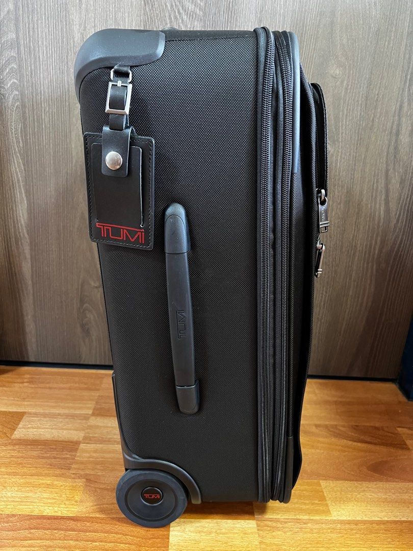 Tumi Alpha 2 Wheeled Cabin Size luggage 223020D4, Hobbies & Toys