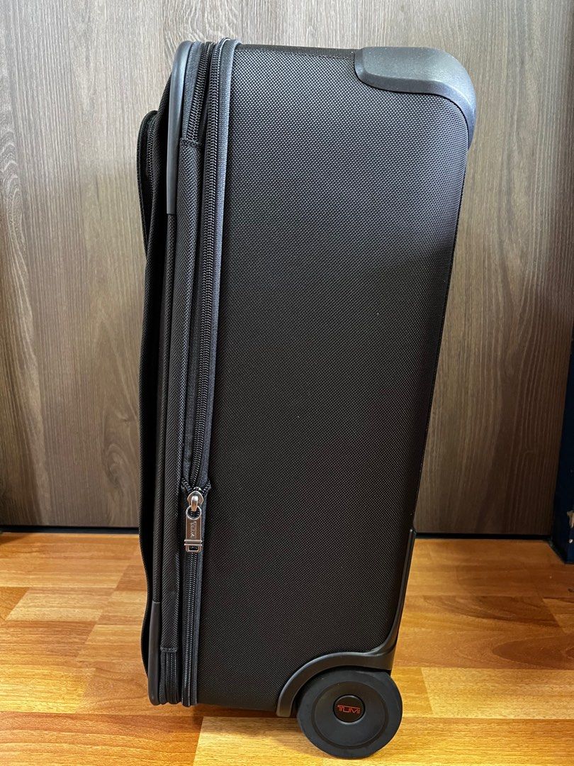 Tumi Alpha 2 Wheeled Cabin Size luggage 223020D4, Hobbies & Toys