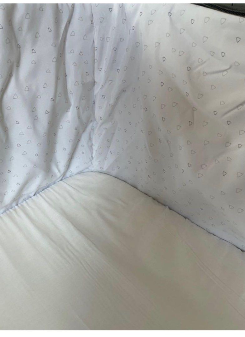 Tutti Bambini CoZee Bedside Crib, Babies & Kids, Baby Nursery & Kids