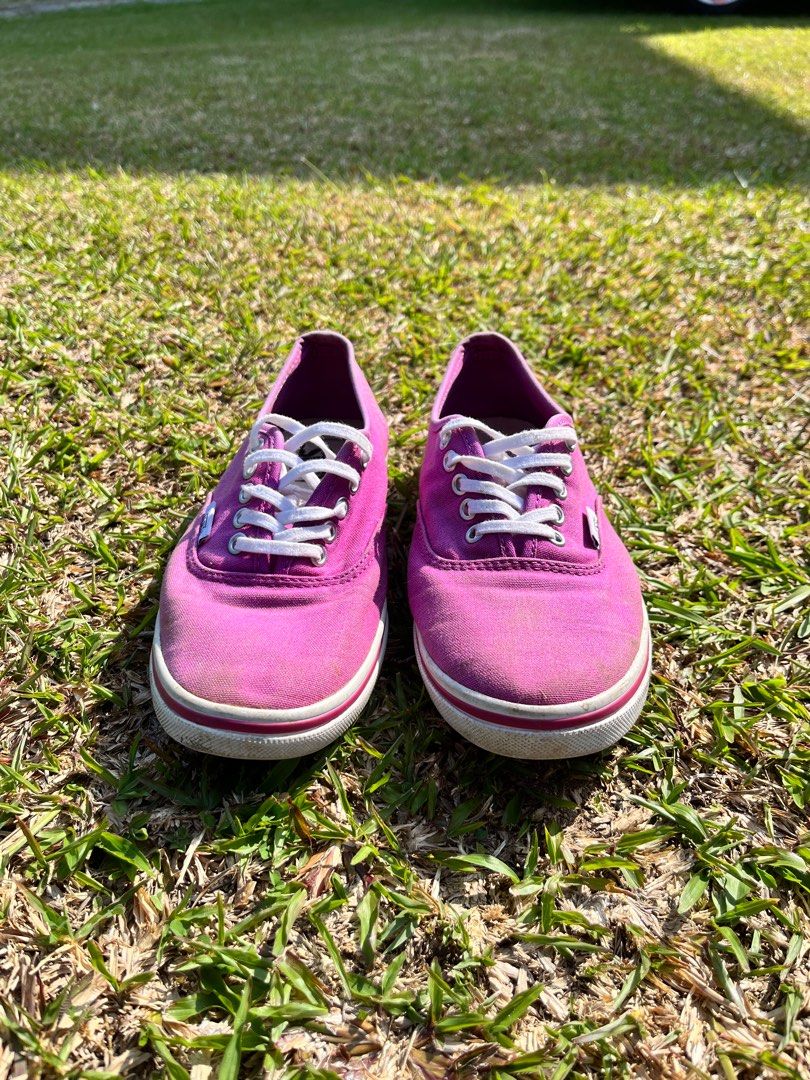 Vans Authentic (Category: Sneakers) located in Pulau Sebang. Submitted by stayinalive (Listing ID 1220719304, Image 2). Description: Authentic classic vans in purple Shoes will be cleaned before post out Still in good condition and wearable 🌟.
