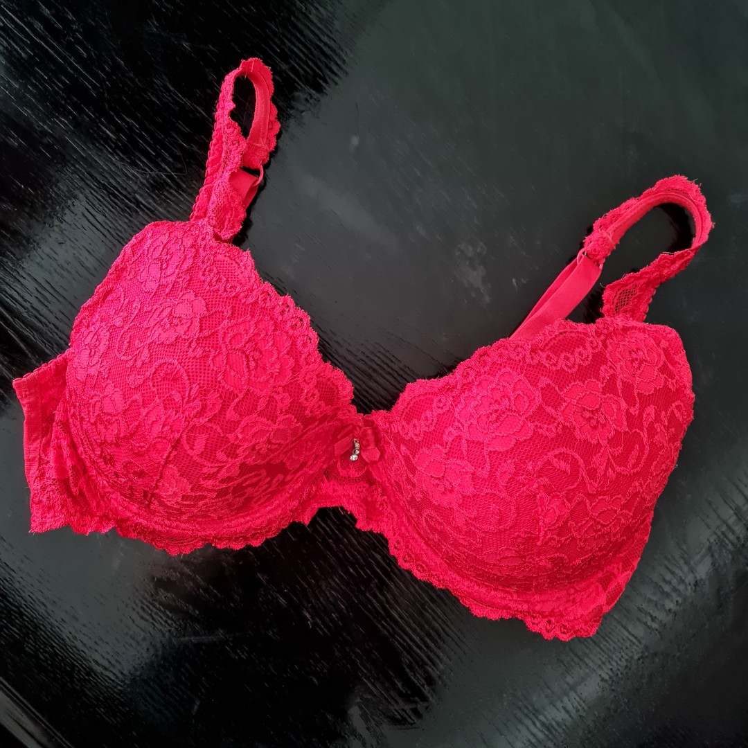 Women's size 16DD 'KMART' Gorgeous scarlet red lace bra - EUC
