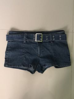 H&M Low Waisted Denim Shorts w/ Belt • acubi, y2k, grunge aesthetic 
