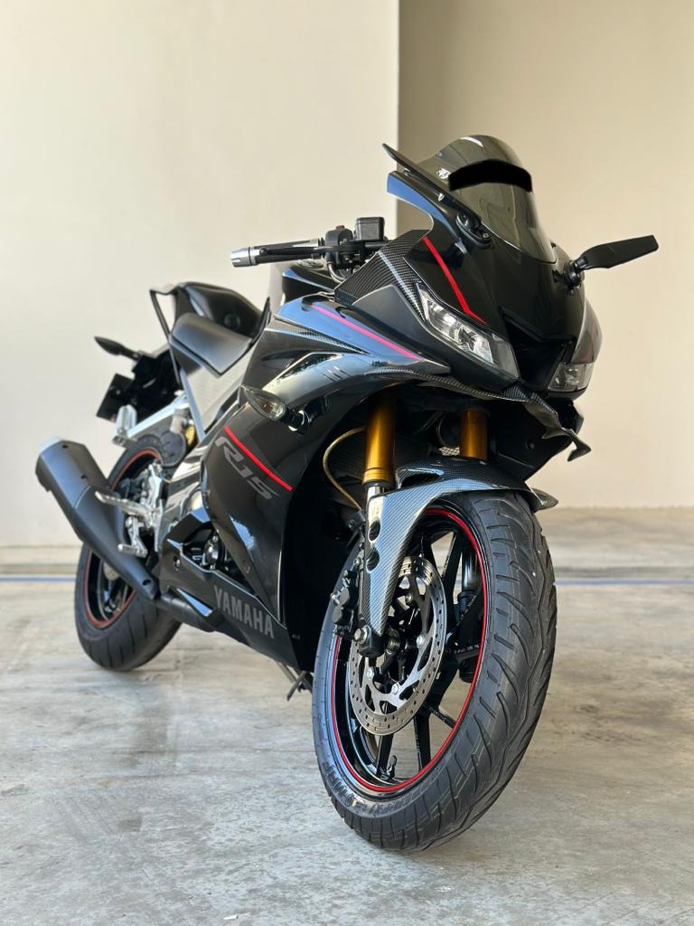R15 v3 hotsell black glossy