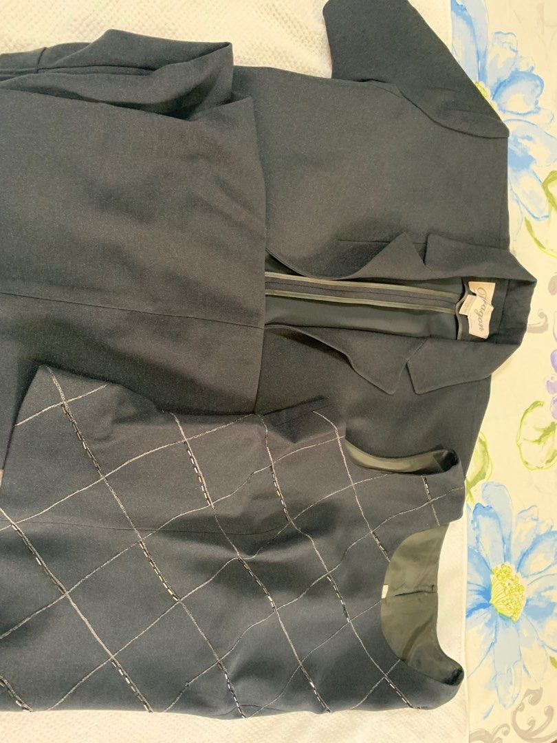 3 pcs set coordinates (Category: Sets or Coordinates) located in Mandaluyong City. Submitted by dsc0313 (Listing ID 1220963937, Image 1). Description: Coordinates, nice for office. 1 outer short sleeve coat, inner sleeveless inner blouse, and 1 pants- bought in Hk.