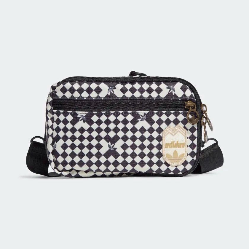 ADIDAS WOMENS WAIST BAG (Category: Shoulder Bags) located in Makati City. Submitted by tutsxd (Listing ID 1220979466, Image 1). Description: Dimensions: 7 cm x 12.5 cm x 19 cm 100% recycled polyester plain weave Zip main compartment Front zip pocket Adjustable strap Shipping Options: Grab, Lalamove 1 STOCK LEFT Checkout Link: https://shp.ee/gs98fsg 📌 SAN ISIDRO, MAKATI.