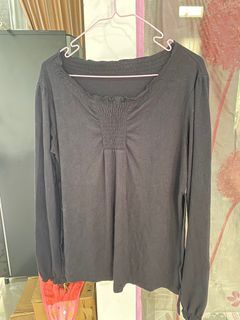 Atasan hitam
