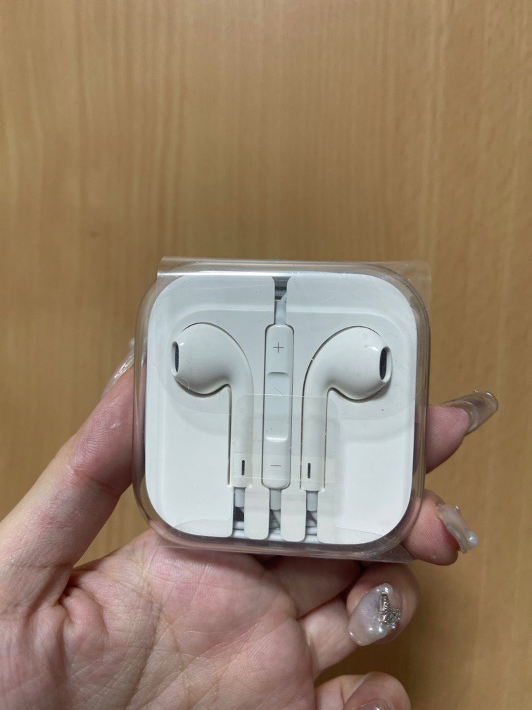 brand new authentic apple wired earphones, Audio, Earphones on Carousell