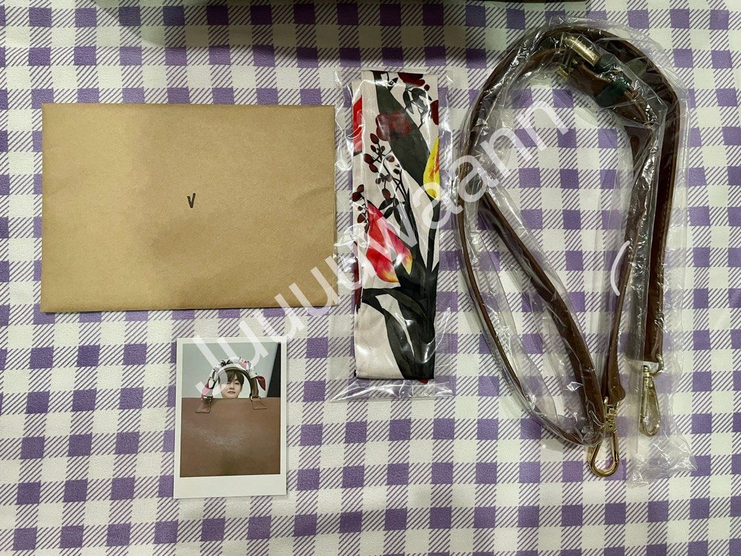 Taehyung MUTE Boston Bag - unboxing 👜 🐻Bought on weverse shop(can  download the app from your play store) 🐻It's sold out 🐻Product price-  153.28$(United, By BTS V