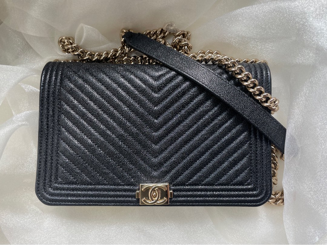 Chanel wallet on chain, Luxury, Bags & Wallets on Carousell