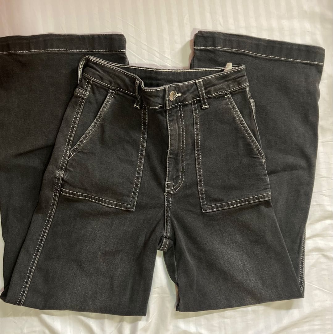 Contrast Stitch Black Jeans H&M (Category: Jeans) located in Malabon City. Submitted by swiftiesource (Listing ID 1221002461, Image 1). Description: size indicated in the pictures wide leg, culotte style pm for more pics rfs: moving and need funds :( pls give this a new home!!.