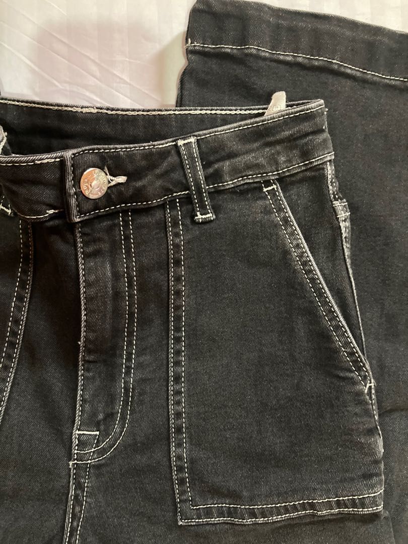 Contrast Stitch Black Jeans H&M (Category: Jeans) located in Malabon City. Submitted by swiftiesource (Listing ID 1221002461, Image 2). Description: size indicated in the pictures wide leg, culotte style pm for more pics rfs: moving and need funds :( pls give this a new home!!.
