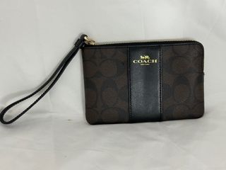 Corner Zip Wristlet In Signature Canvas F58035