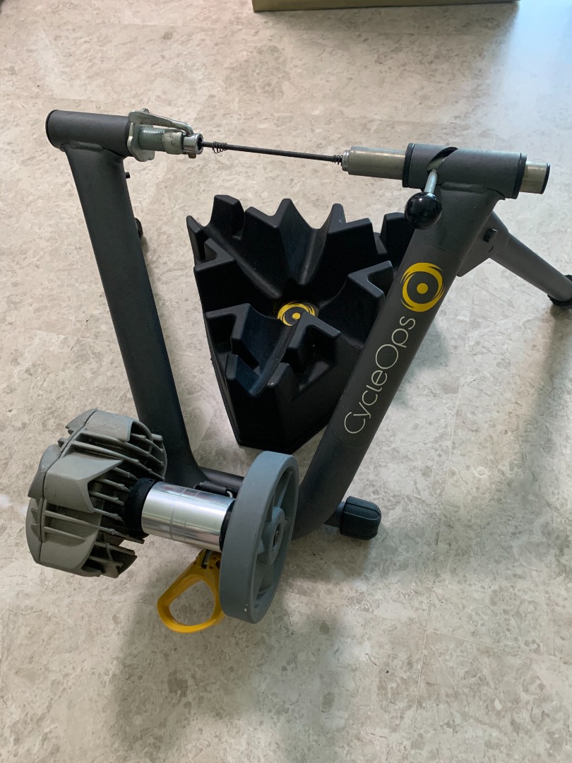 CycleOps Fluid 2 Cycling Trainer with Riser Block, Sports Equipment