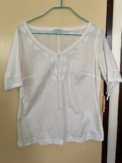 Dainty white top