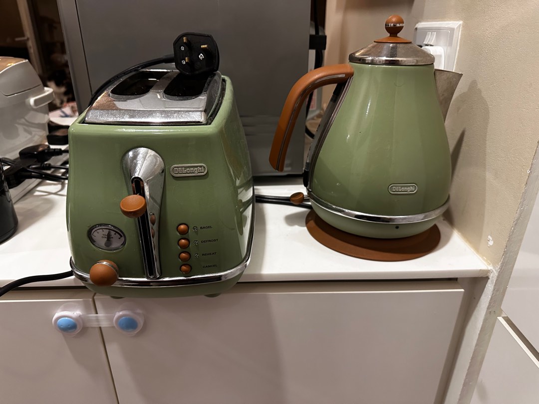 Delonghi CTOV2003 Icona Vintage 2Slice Toaster + Kettle, TV & Home
