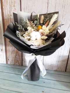 Dried Flower 🌼🌸 White Rustic in Black | Anniversary | Graduation | Birthday | Mothers Day | Get Well | Congratulations | Teachers Day | Cheer Up | Convocation | Valentines Day |
