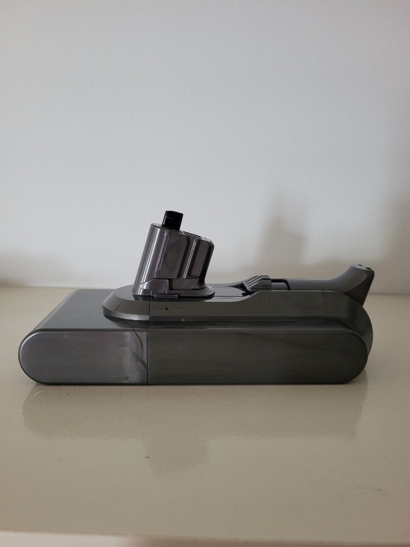 Dyson V11 Obsolute Battery (nearly 1 year warranty), TV & Home