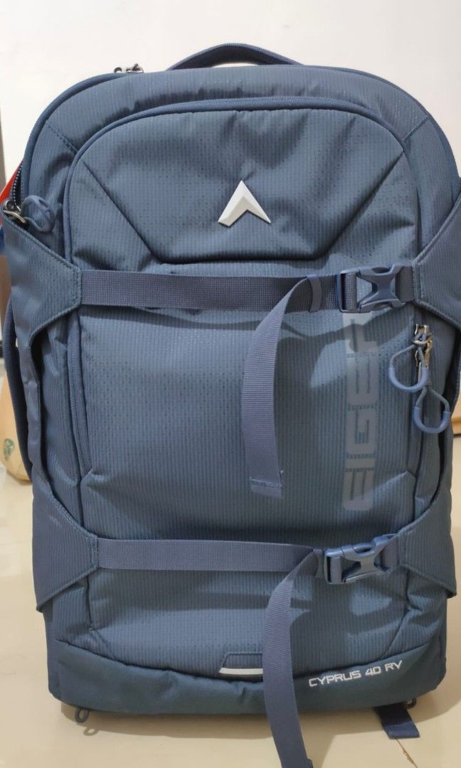 EIGER CYPRUS 40 RV WHEELED BACKPACK NAVY WITH LAPTOP COMPARTMENT