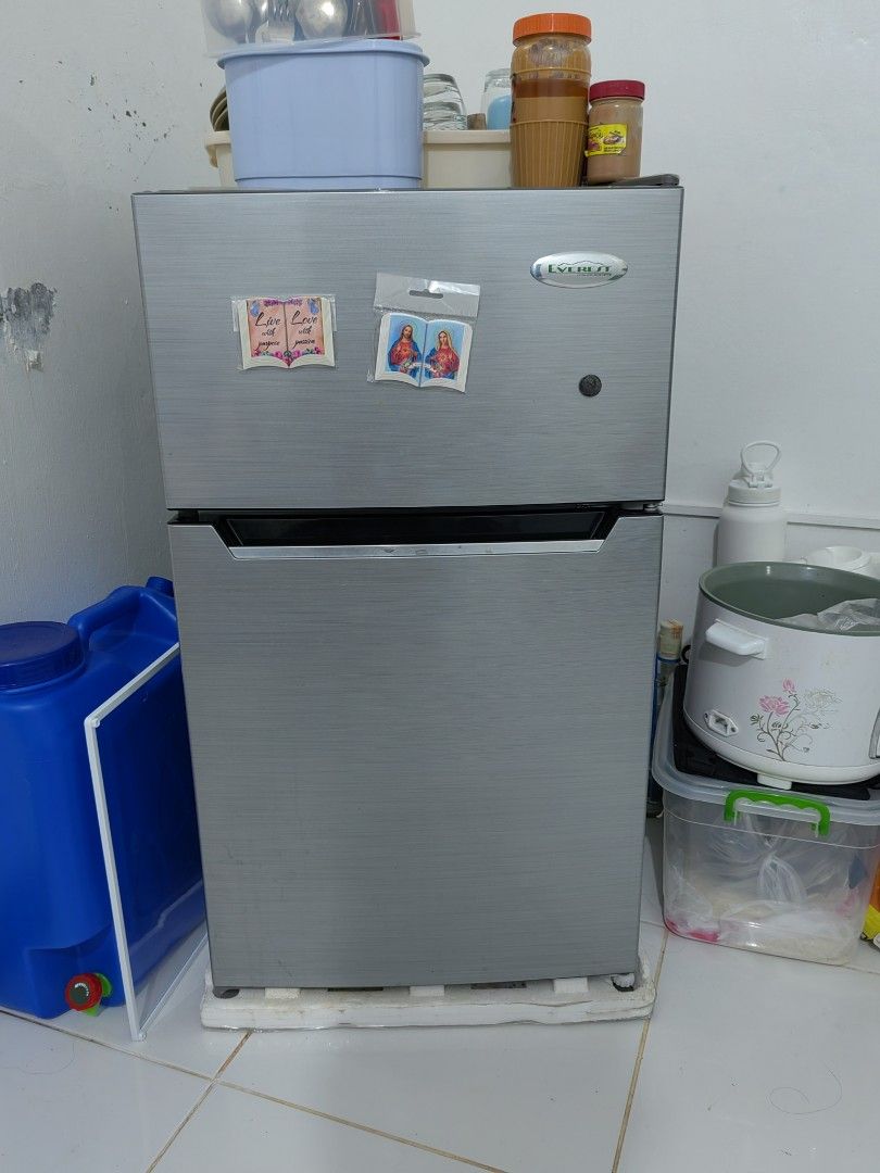 Everest 2 door refrigerator, TV & Home Appliances, Kitchen Appliances