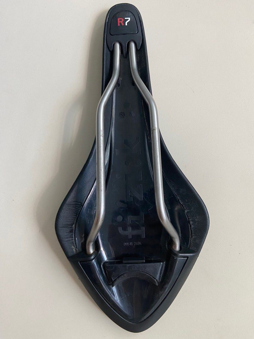 Fizik Arione R7 Road Bike Saddle, Sports Equipment, Bicycles & Parts ...