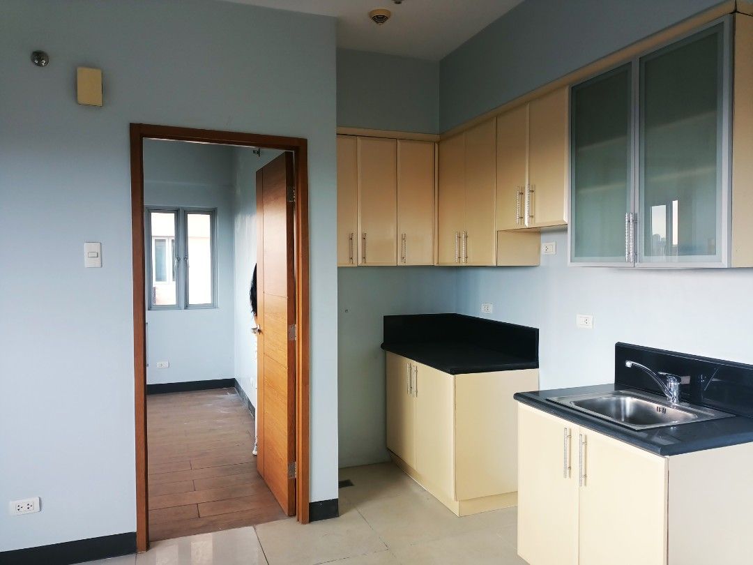 Foreclosed Condo Unit For Sale, Suites Residences, BGC Taguig