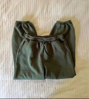 (Category: ) located in . Submitted by lnfwardrobe (Listing ID 1220910351, Image 1). Description: .