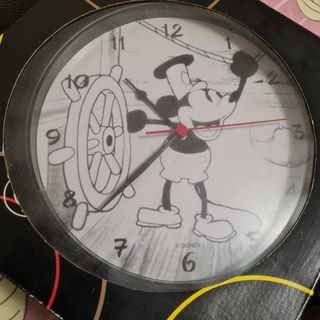 FREE TRACKED SHIPPING AND NEW AND UNUSED! Official Disney Mickey Mouse "Steamboat Willie" Large Wall Clock