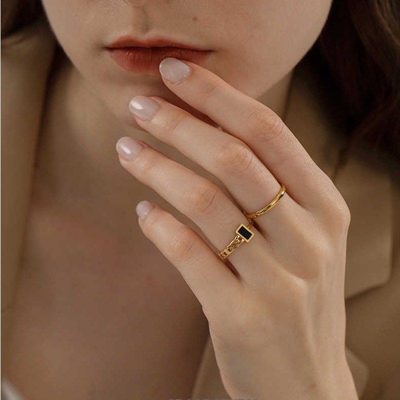 Gold onyx hotsell ring womens