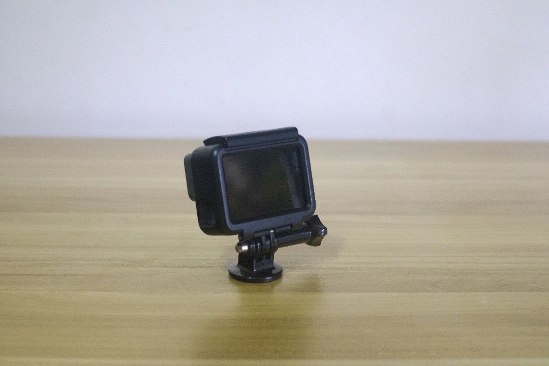 GoPro Hero 5 (Category: Video Cameras) located in Los Banos. Submitted by ralph.gabriel (Listing ID 1221072399, Image 3). Description: GoPro Hero 5 128 GB SD Card Included Missing Waterproof Cover RFS: Decluttering.