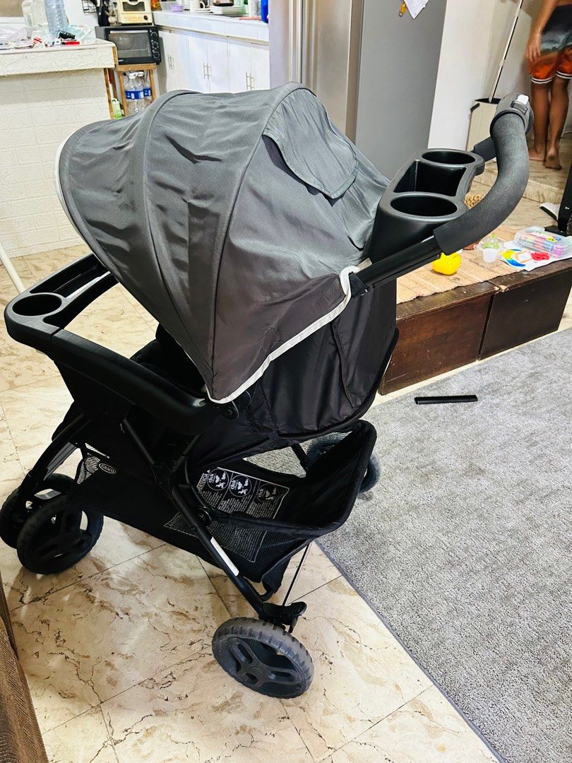 Graco Comfy Cruiser Stroller and Carseat Babies Kids Going Out