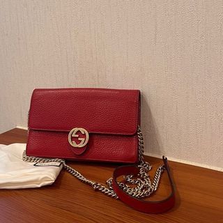 Gucci 金屬雙G Logo 紅色荔枝皮革皮夾鍊條包