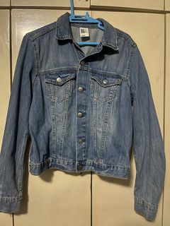 (Category: ) located in . Submitted by driecloset (Listing ID 1221011979, Image 1). Description: .
