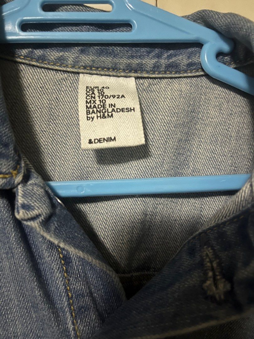 H&M Denim Jacket (Category: Coats, Jackets and Outerwear) located in Caloocan City. Submitted by driecloset (Listing ID 1221011979, Image 2). Description: - only used twice no issues - small sizing (best fit small-medium) rfs: doesn't fit me anymore .