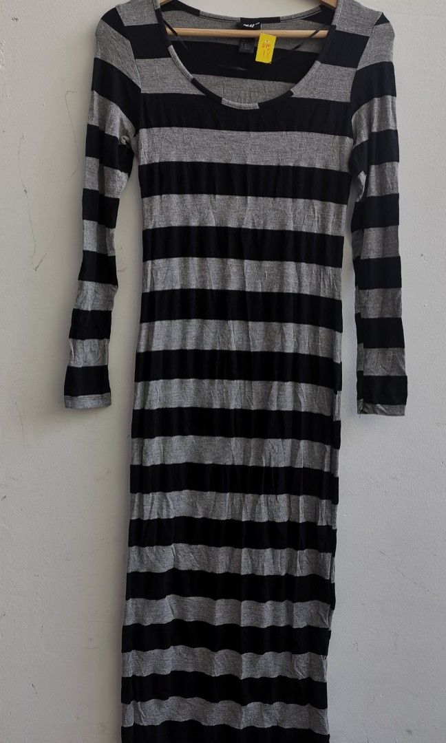 h&m striped long sleeve dress NEW Cream/Brown Maxi Belted Balloon Sleeves Size 12 Runs Large line trapeze silhouette flatters the figure while offering room to move comfortably through your day H&M Womens Blue Striped T-Shirt