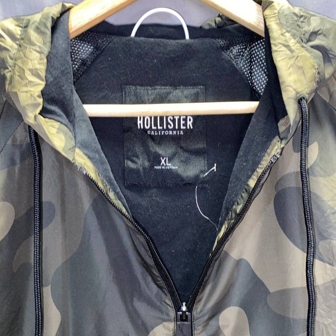 Hollister camo windbreaker hot sale