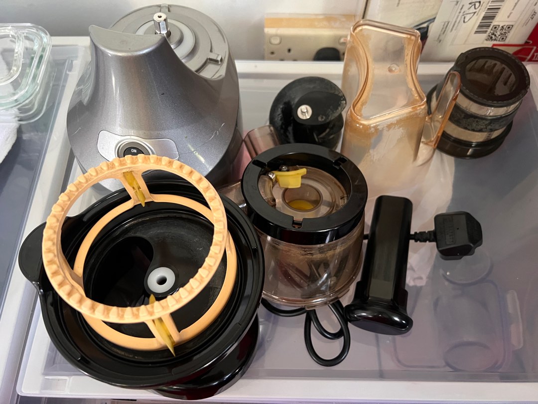 Hurom juicer Hu400 good working condition , TV & Home Appliances