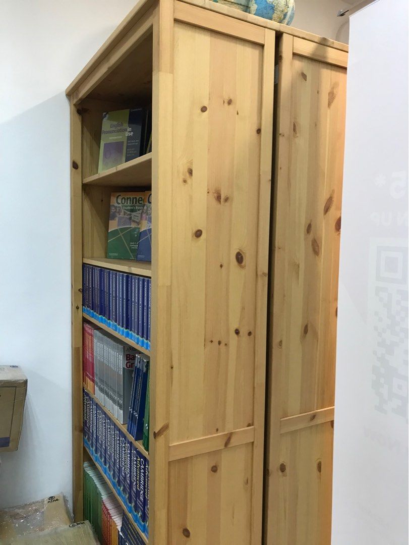 Hemnes light 2025 brown bookcase