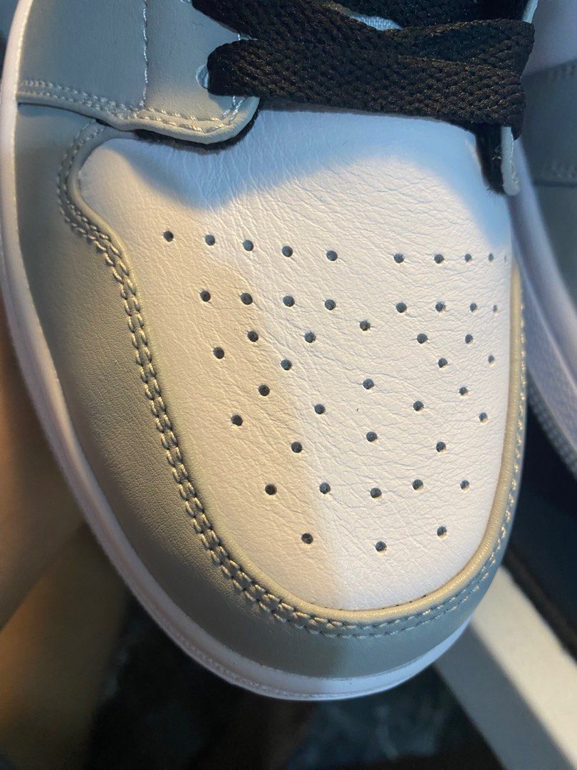 Jordan 1 Light smoke Mid BNEW (Category: Sneakers) located in Pasig City. Submitted by real.123 (Listing ID 1220925386, Image 2). Description: BNEW!! 💯 Mall pull out UA pair Size 8 men Orig price 2500!! Issue : no box All in perfect condition price nego Rfs : wrong size.