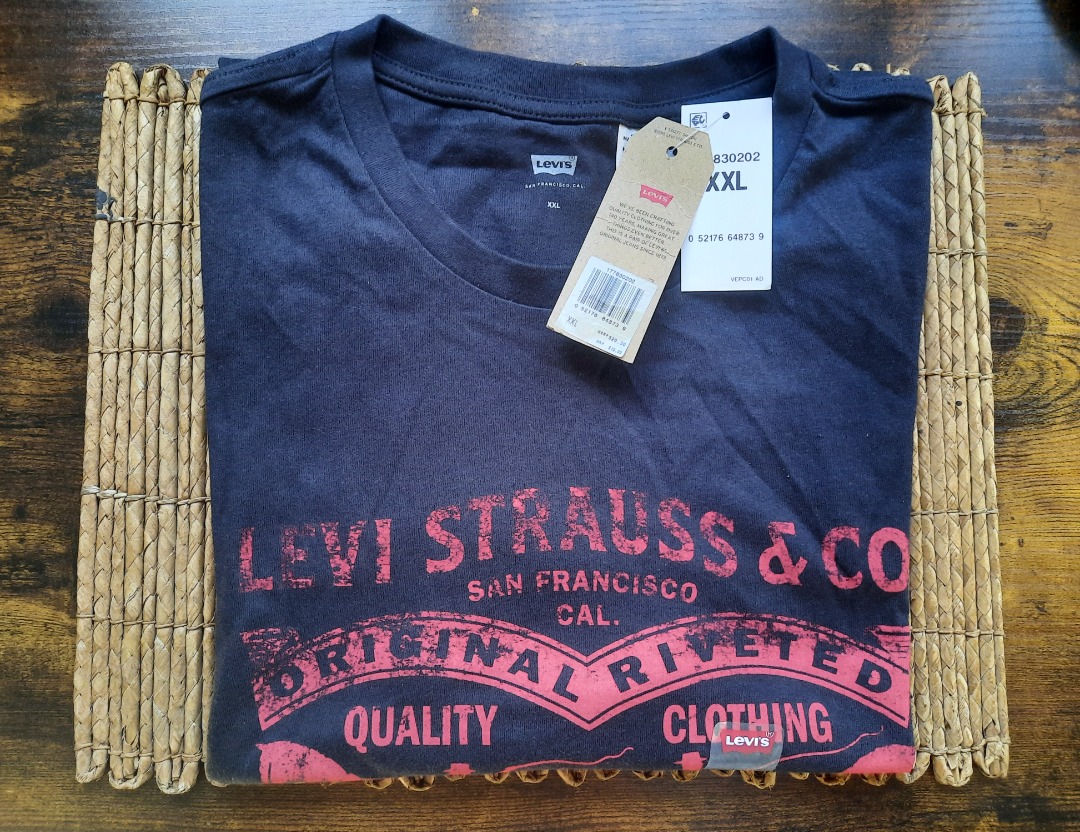 Levi's Two-Horse Pull Tee Men, Men's Fashion, Tops & Sets, Tshirts & Polo  Shirts on Carousell